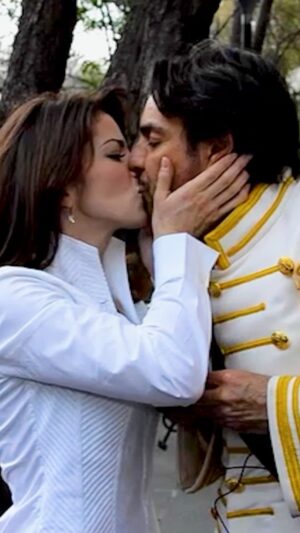 Eugenio Derbez Instagram - #happyvalentinesday 😘 (ver hasta el final)