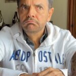 Eugenio Derbez Instagram - Pregúuuuuntame!!! ¿Sabes qué significan “Red” o “Prima”en el mundo de los seguros médicos? Checa el video para que no te agarren en curva. Visita seguroaca.com para más información #ad #obamacare #unitedhealthcare