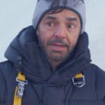 Eugenio Derbez Instagram - 🚨AVISO🚨 Nadie resultó herido en esta aventura por el Polo Norte. // 🚨WARNING 🚨 Nobody got hurt in this adventure around the North Pole. #DeViajeConLosDerbez solo en @primevideomx 🇲🇽🌎 y @vix 🇺🇸🇵🇷