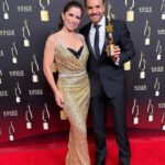 Eugenio Derbez Instagram - I’m very happy and honored that my wife @alexrosaldo gave me the #IconAward at the #VoiceArtsAwardsGala. I chose her to present the award, like I chose her 17 years ago. 💍 Me siento muy feliz y honrado de que haya sido mi esposa quien me entregó ayer el premio #IconAward en la #VoiceArtsAwardsGala Entre distintas opciones, la elegí para que me diera el premio… como hace 17 años también la elegí. 💍