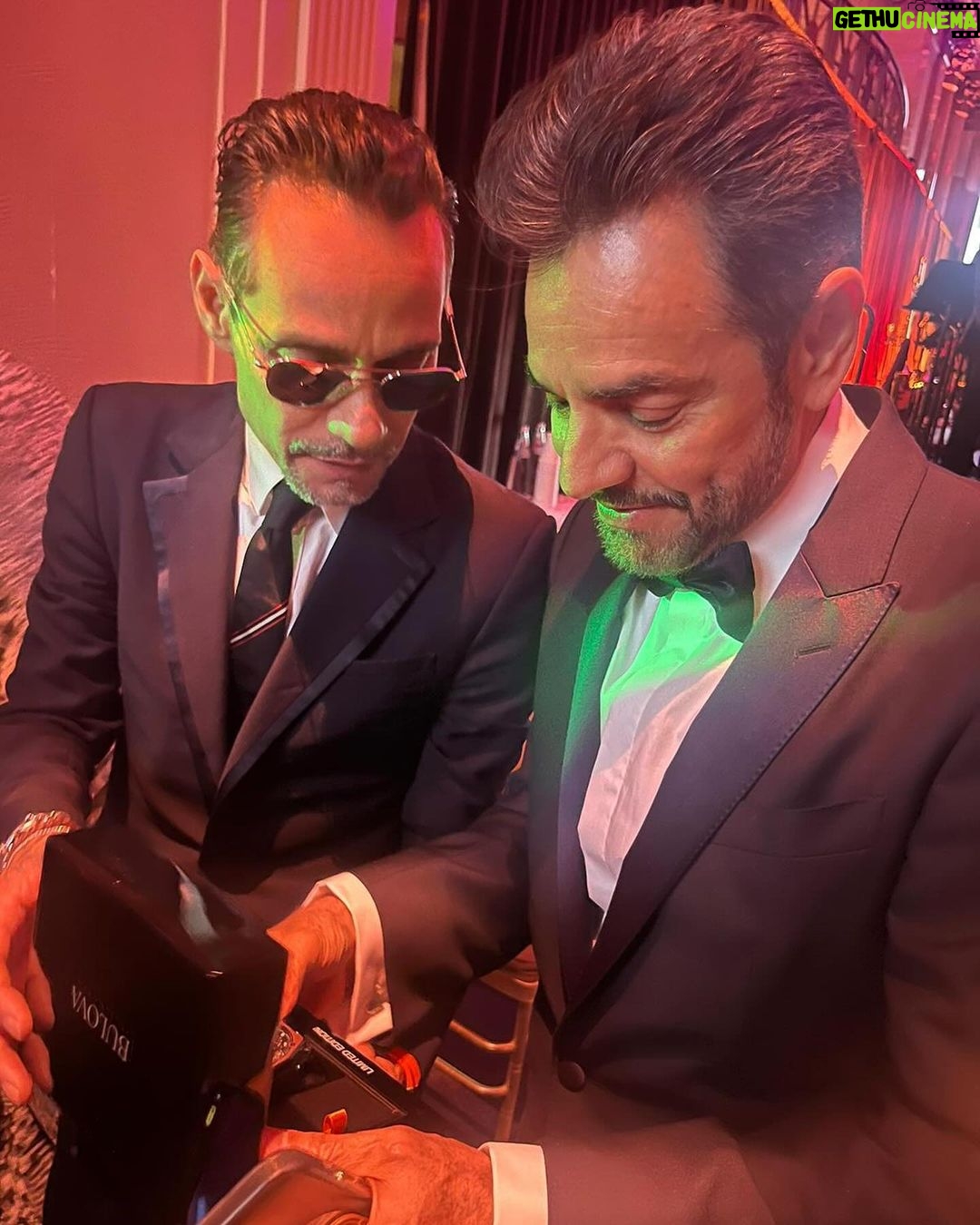 Eugenio Derbez Instagram - Such a great night. #photodump @maestrocares @marcanthony @ananavarrofl @queenlatifah New York City