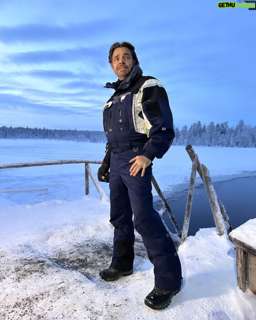 Eugenio Derbez Instagram - Photo Dump #deviajeconlosderbez #finland #tallin PD. A los mexicanos que me encontré en el Polo Norte y me pidieron una foto… aquí se las dejo 🙌🏻