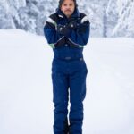 Eugenio Derbez Instagram - El frente frío, el trasero... también🥶 // The cold front and also... the behind 🥶 #DeViajeConLosDerbez #NuevaTemporada 24 de noviembre solo en @primevideomx 🇲🇽🌎 y @vix 🇺🇸🇵🇷
