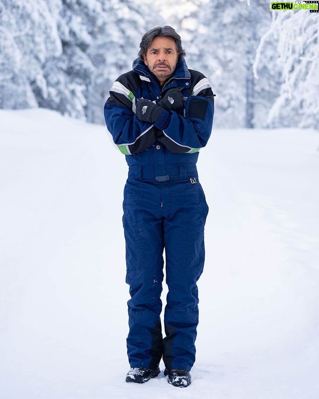 Eugenio Derbez - 272.4K Likes - El frente frío, el trasero... también🥶
// The cold front and also... the behind 🥶
#DeViajeConLosDerbez #NuevaTemporada 24 de noviembre solo en @primevideomx 🇲🇽🌎 y @vix 🇺🇸🇵🇷