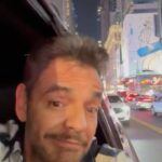 Eugenio Derbez Instagram - Visiting movie theaters in NY on the opening weekend of @radicalthemovie . 🗽 Visitando cines en Nueva York por el estreno de Radical en USA.