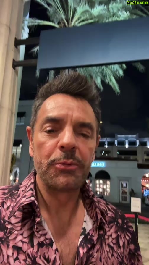 Eugenio Derbez Instagram - A punto de entrar a un cine a sorprender a la gente. I’m about to come into a movie theater to surprise the audience