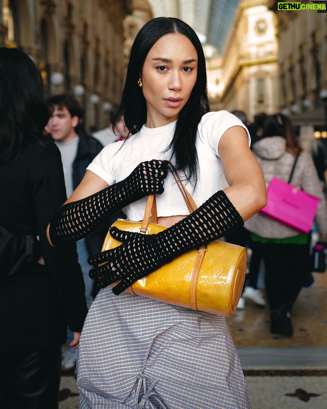 Eva Marisol Gutowski Instagram - In a sea of puffers, be the fire vintage collection 😮💨✨ Milán, Italia