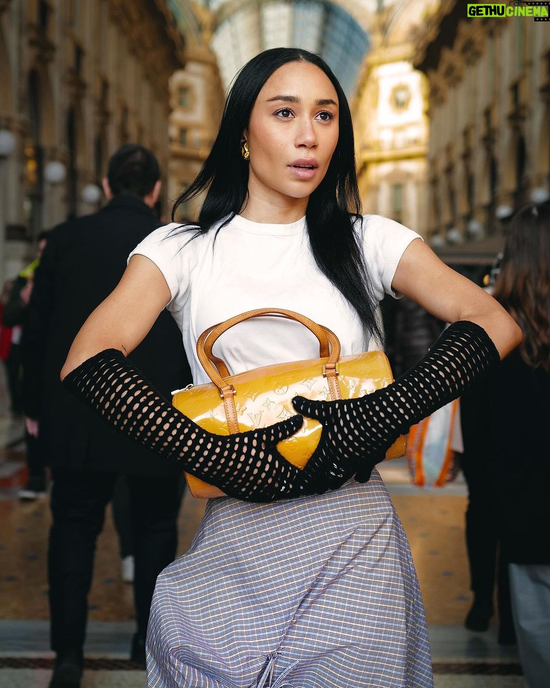 Eva Marisol Gutowski Instagram - In a sea of puffers, be the fire vintage collection 😮💨✨ Milán, Italia