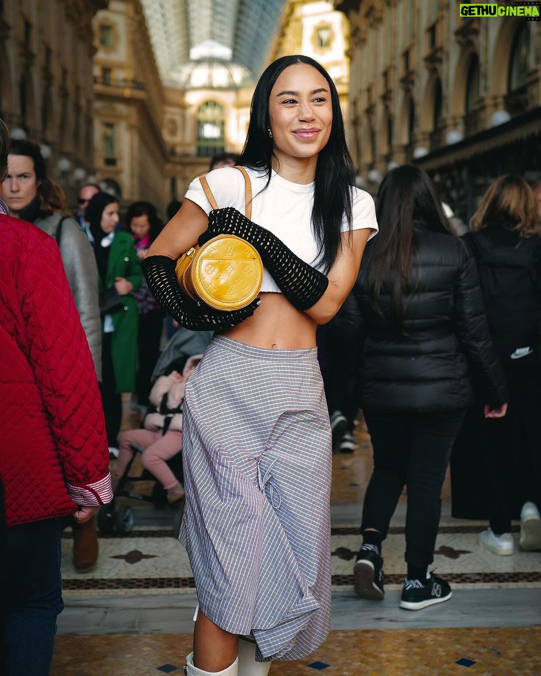 Eva Marisol Gutowski Instagram - In a sea of puffers, be the fire vintage collection 😮💨✨ Milán, Italia