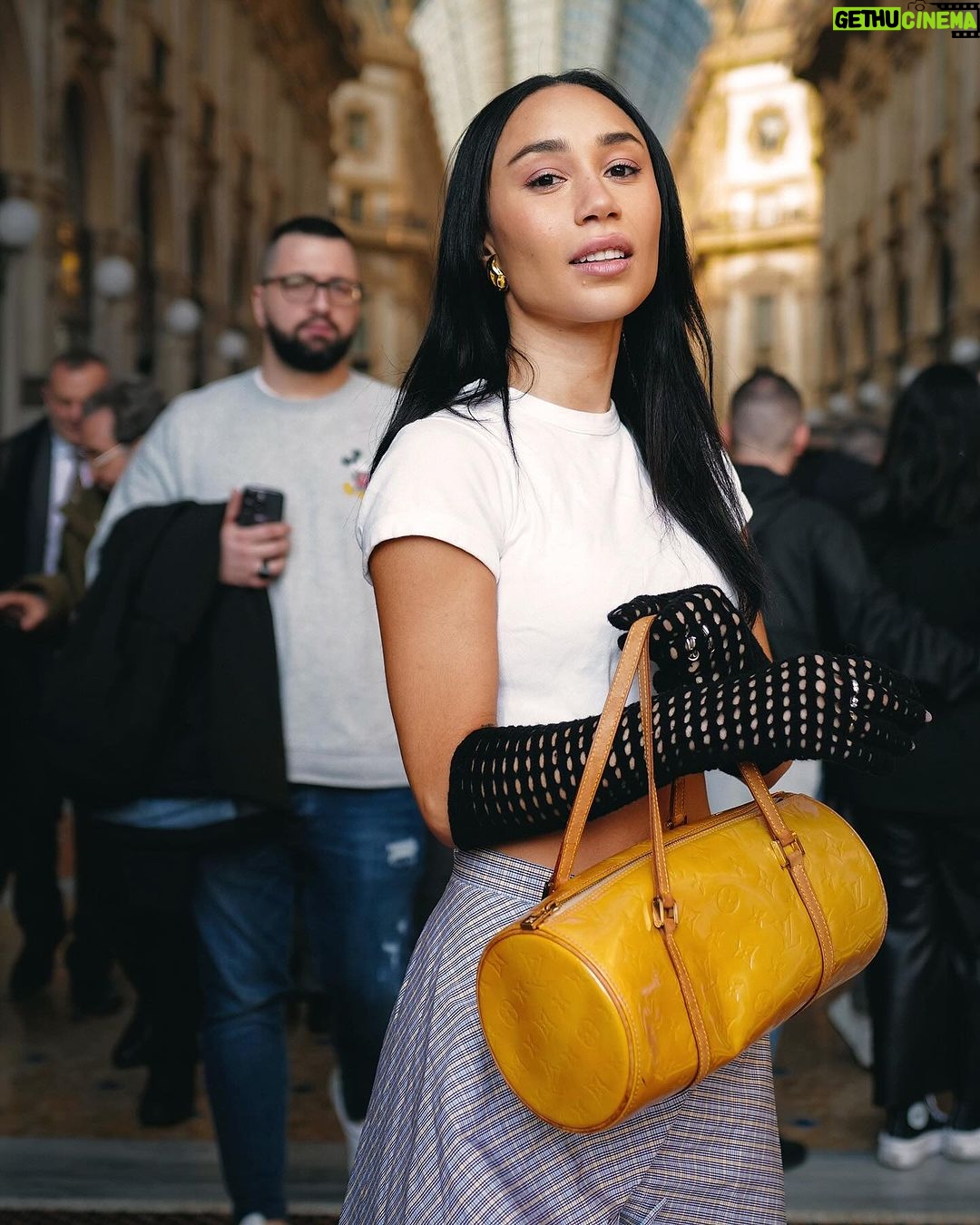 Eva Marisol Gutowski Instagram - In a sea of puffers, be the fire vintage collection 😮💨✨ Milán, Italia