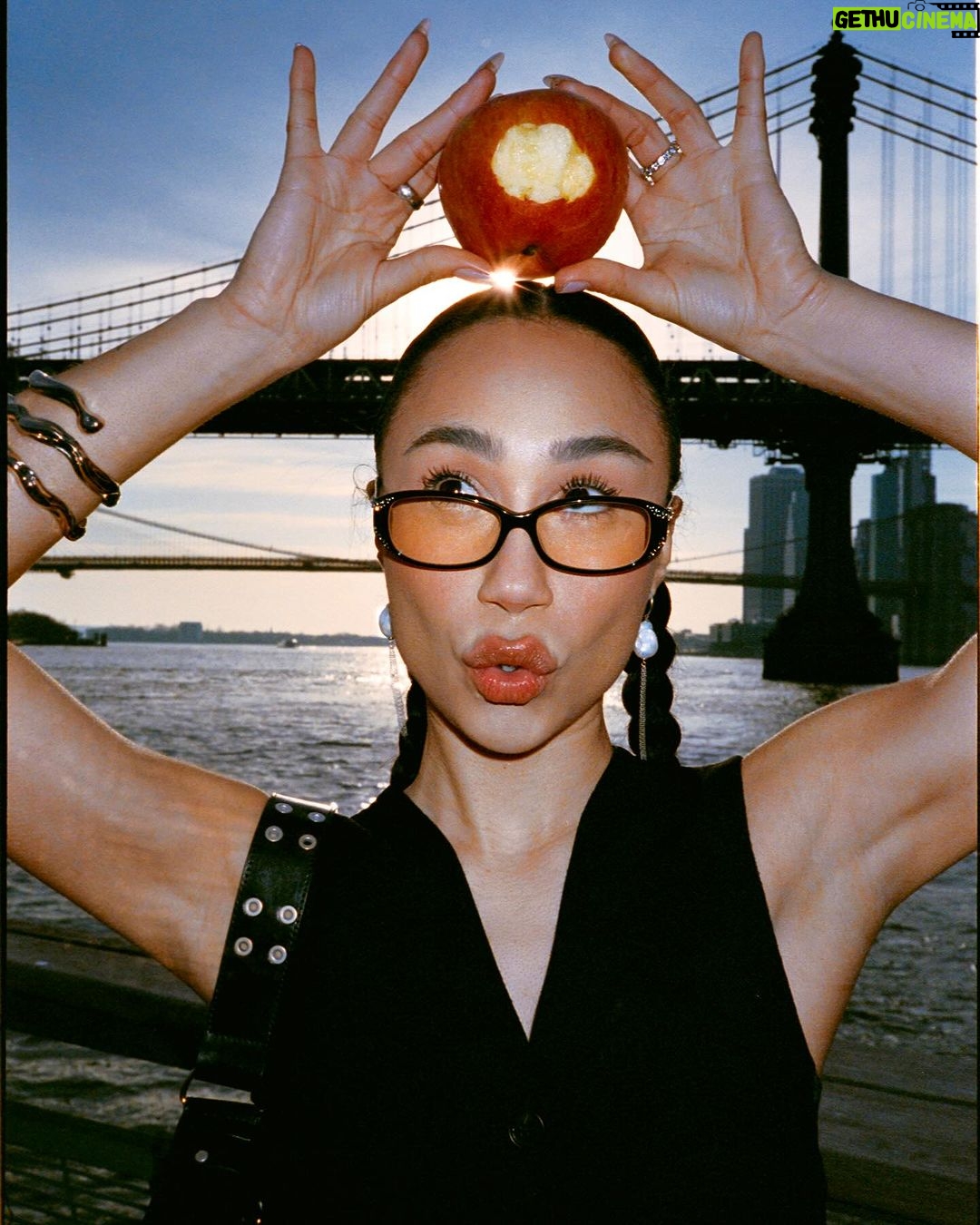Eva Marisol Gutowski Instagram - Concrete jungle wet dream tomato 🍅 me on film in essentially my backyard. New York, New York
