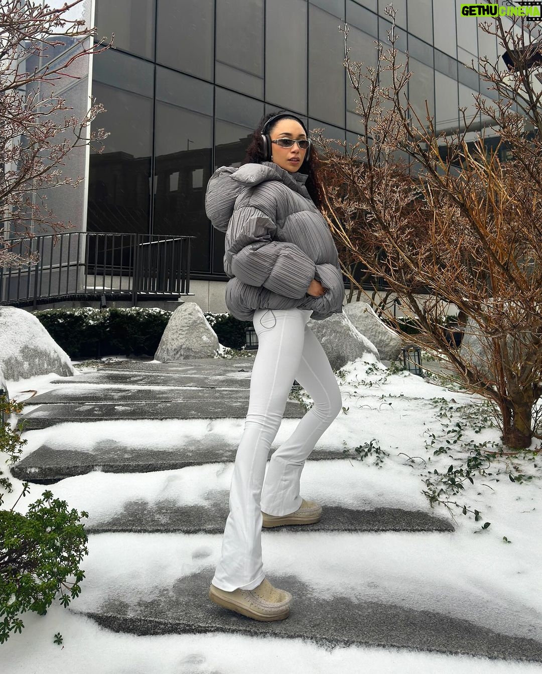 Eva Marisol Gutowski Instagram - Babe wake up new snow just dropped! 🥶🌨️ New York, New York