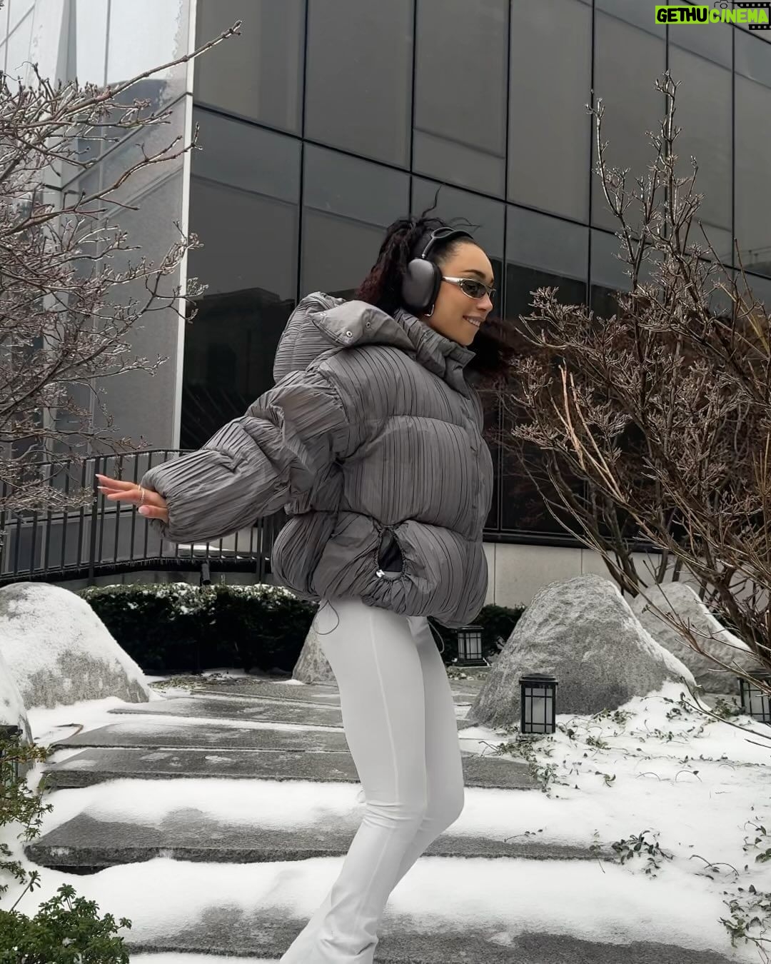 Eva Marisol Gutowski Instagram - Babe wake up new snow just dropped! 🥶🌨️ New York, New York