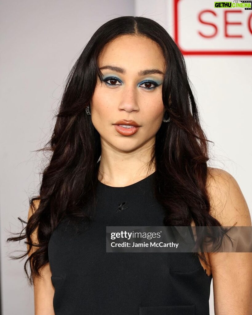 Eva Marisol Gutowski Instagram - The last time i posted a Getty image was in the Mesozoic era, but i wanted to post a dumpy today so here we are. This is life lately ❤️ 1. Got ready for this premiere in 20 minutes and did the girl thing where you freak out under time stress and add bold eyeshadow 🥸 2. Couples that stretch together 👯 3. I’m on the hunt for a hand pan 4. A needy animal 5. Tried “frosty makeup” and the mail girl looked at me and i saw her visibly stop herself from laughing in my face 🥸🥸 6. Question of the day is if olav ever made that transition. 7. Shopped at Trader Joe’s for the FIRST TIME IN MY LIFE 8. January = alone time 🫶❤️ New York, New York