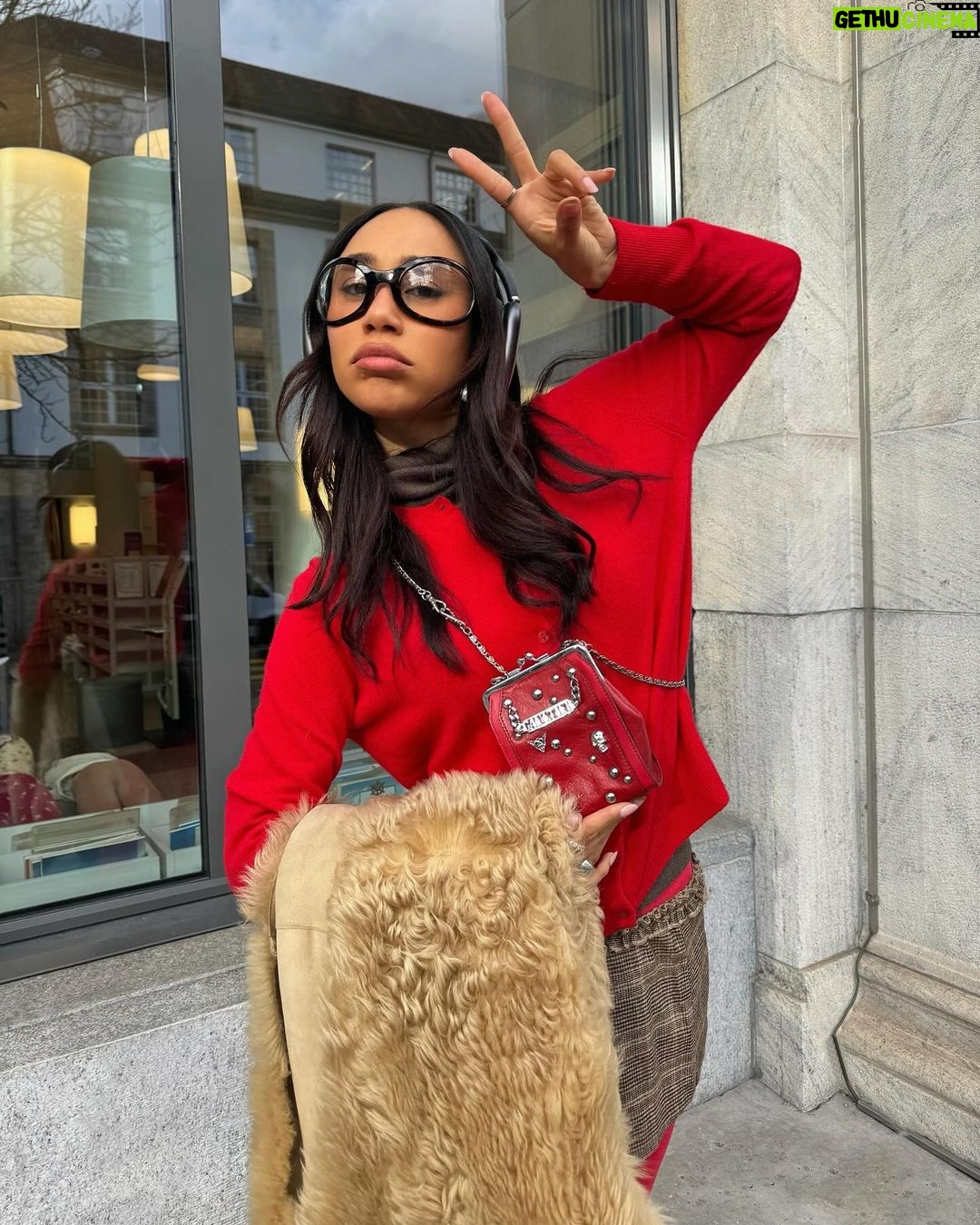 Eva Marisol Gutowski Instagram - Itβs so preppy in here!!!π¨πβοΈποΈ Laax, Switzerland