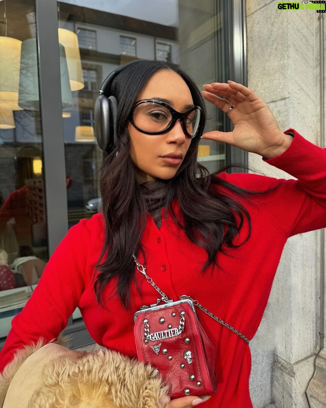 Eva Marisol Gutowski Instagram - Itβs so preppy in here!!!π¨πβοΈποΈ Laax, Switzerland