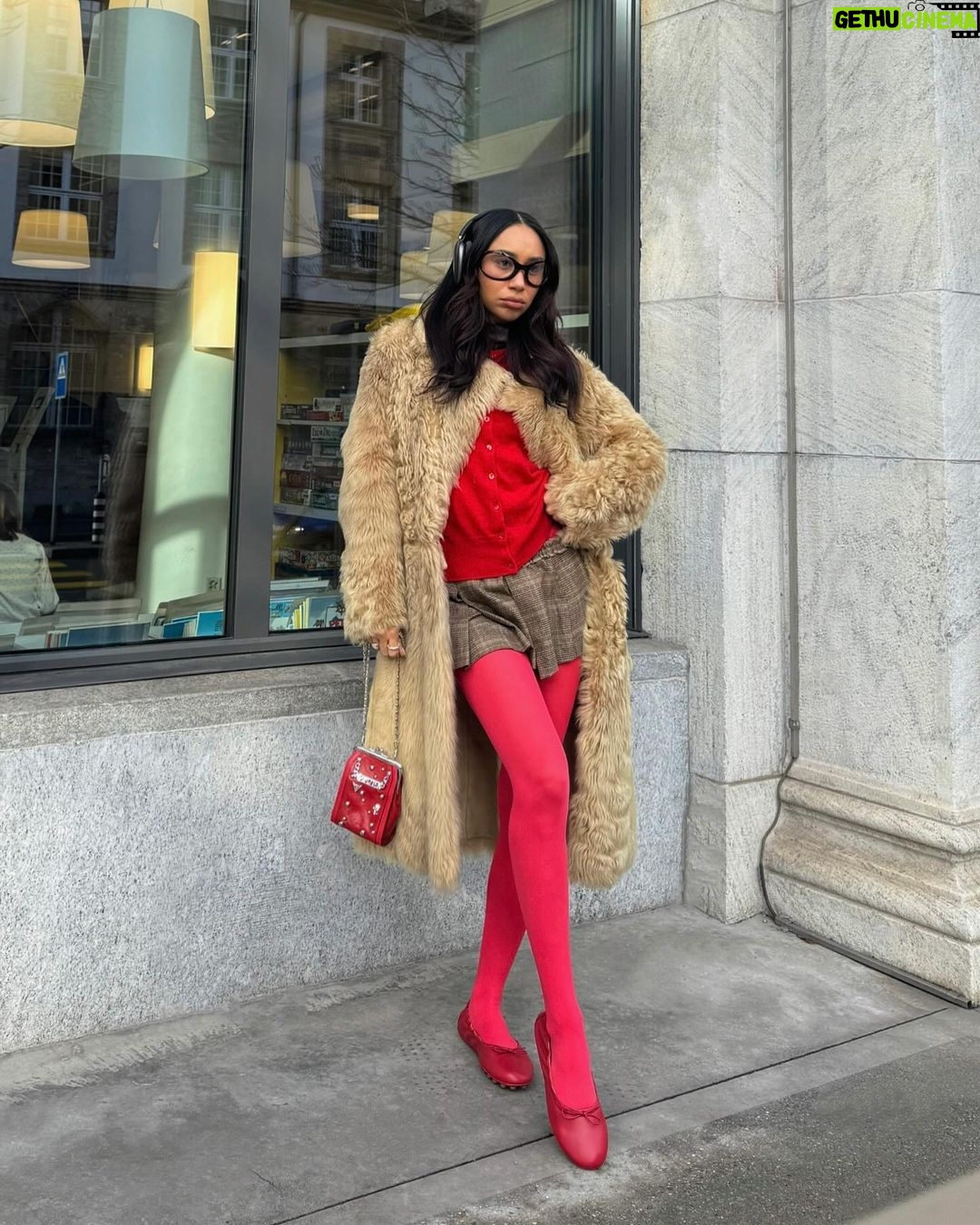 Eva Marisol Gutowski Instagram - Itβs so preppy in here!!!π¨πβοΈποΈ Laax, Switzerland