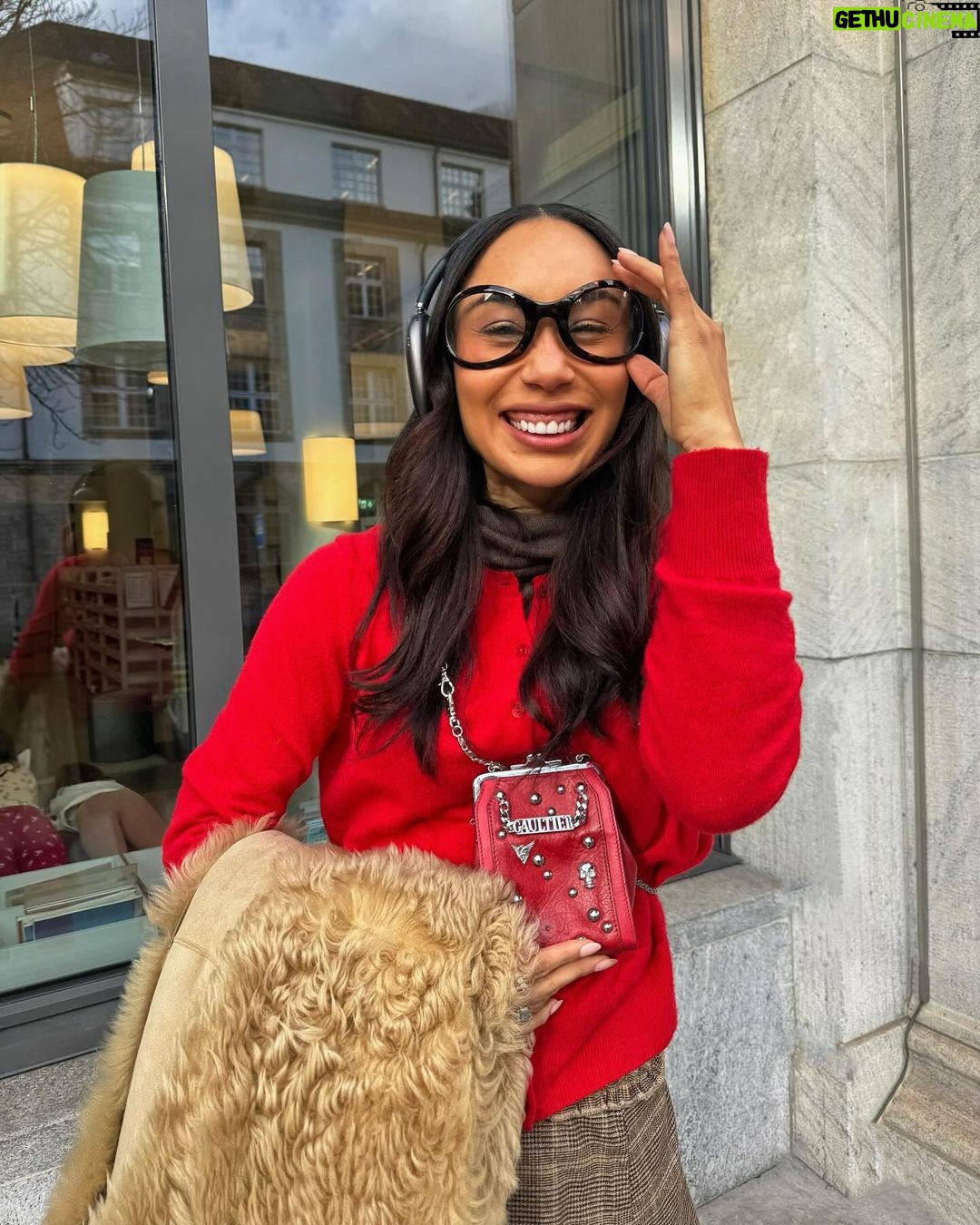 Eva Marisol Gutowski Instagram - Itβs so preppy in here!!!π¨πβοΈποΈ Laax, Switzerland