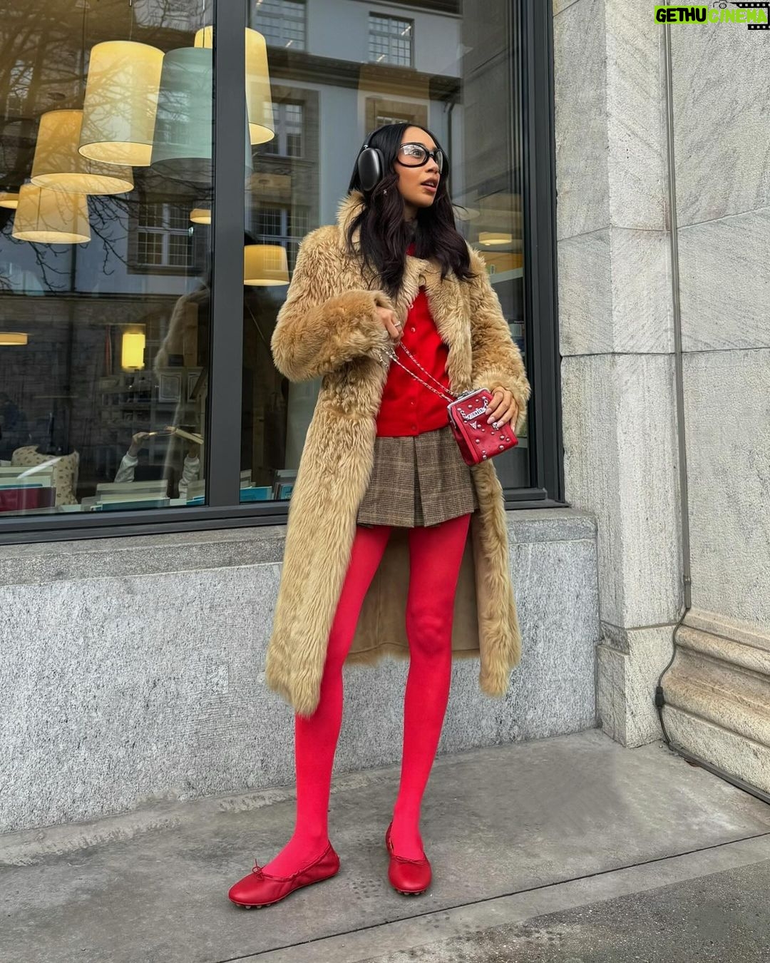 Eva Marisol Gutowski Instagram - Itβs so preppy in here!!!π¨πβοΈποΈ Laax, Switzerland