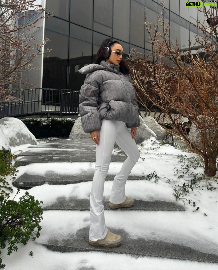 Eva Marisol Gutowski Instagram - Babe wake up new snow just dropped! 🥶🌨️ New York, New York