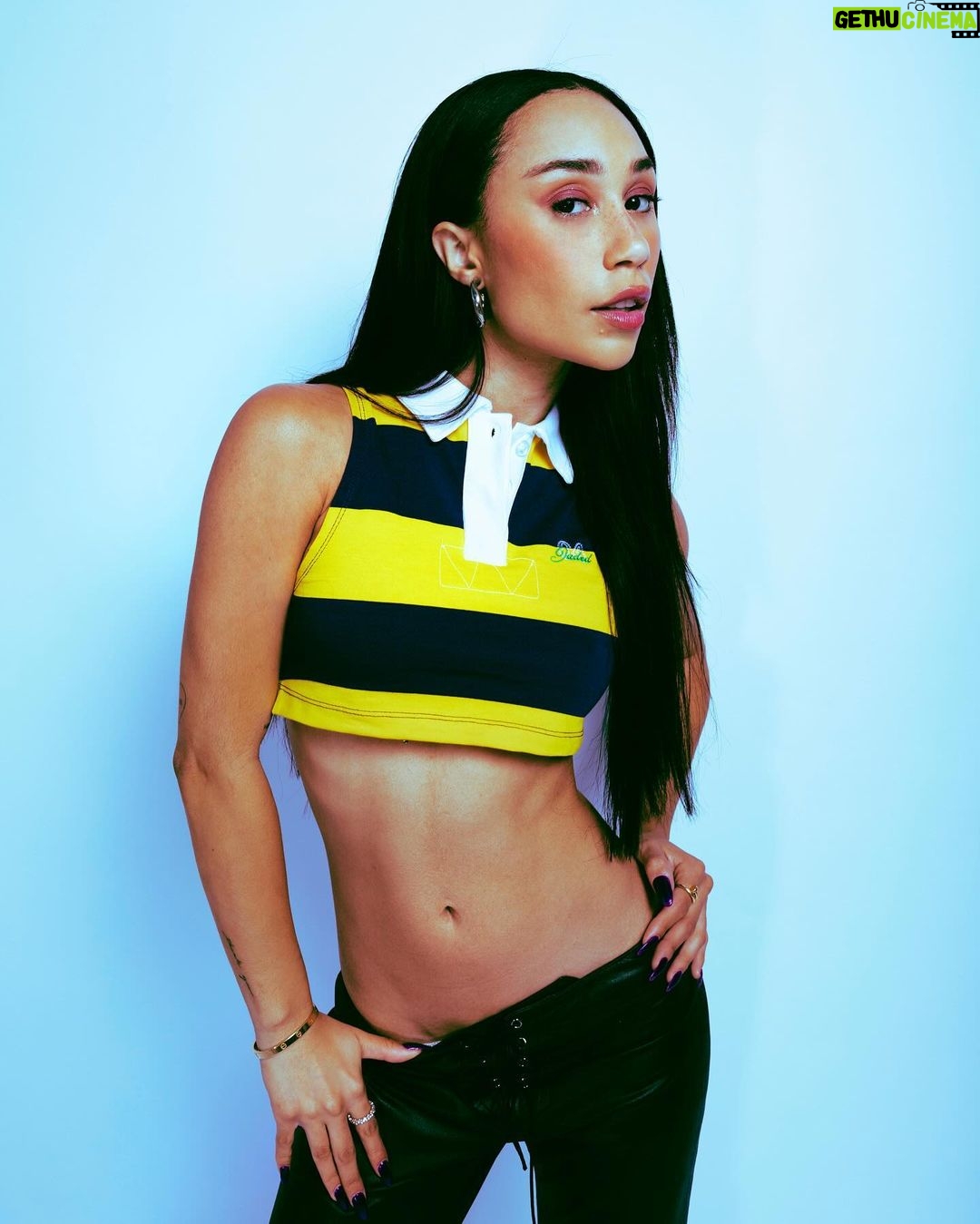 Eva Marisol Gutowski Instagram - You gotta swipe to the end if you want a cute photo of Hanalei, i don’t make the rules. 🐝