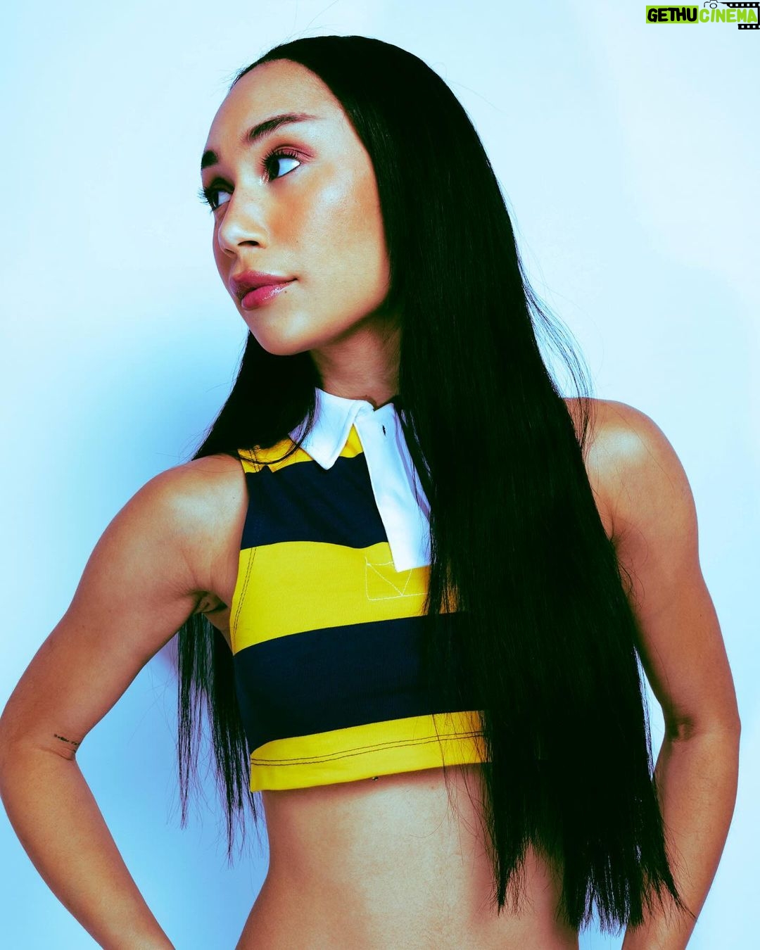 Eva Marisol Gutowski Instagram - You gotta swipe to the end if you want a cute photo of Hanalei, i don’t make the rules. 🐝
