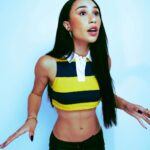 Eva Marisol Gutowski Instagram - You gotta swipe to the end if you want a cute photo of Hanalei, i don’t make the rules. 🐝