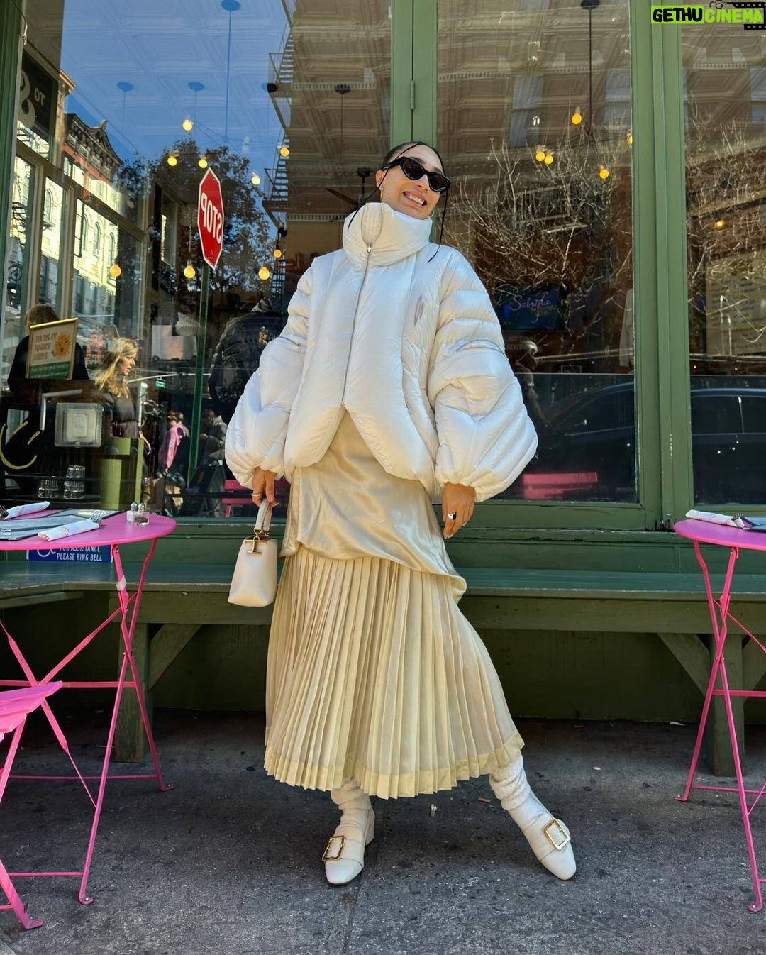 Eva Marisol Gutowski Instagram - And suddenly it was cold again 🤎🧣