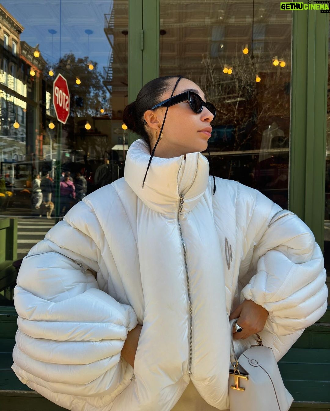 Eva Marisol Gutowski Instagram - And suddenly it was cold again 🤎🧣