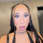 Eva Marisol Gutowski Instagram - This is the only time you’ll ever see me use my butt crack as an accessory 😶‍🌫️