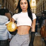 Eva Marisol Gutowski Instagram - In a sea of puffers, be the fire vintage collection 😮‍💨✨ Milán, Italia