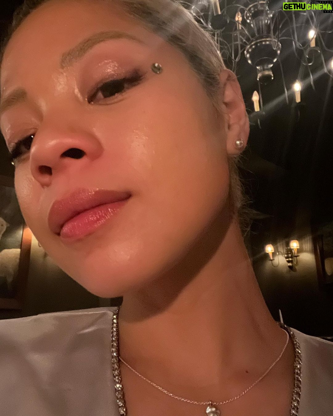 Eva Noblezada Instagram - The sun is up, the sky is blue, it’s beautiful and so are you 🫶🏽