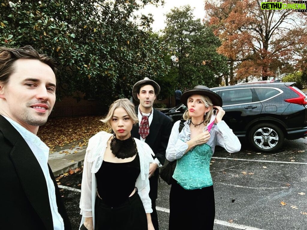Eva Noblezada Instagram - 🍂🧛🏼‍♀️🌝🖤 the perfect halloweekend. Reeve and I were Mina and Jonathan Harker 🥹 Kentucky