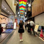 Evaluna Montaner Instagram – Este viaje a Japón me tenía muy nerviosa por varias razones… el vuelo tan largo con Indi (aunque ella es una campeona y viaja muuuy bien), el cambio de horario tan heavy, las caminatas largas con Indi encima, etc.
Pero todos mis miedos se me olvidaron cuando me encontré con este país tan fascinante. WOW.
Su cultura, sus paisajes, la calidad humana. El sentido de la reverencia y el servicio que tiene la gente definitivamente es algo que yo quiero que se siembre en el corazón de mi hija.
Estoy agradecida con Dios por el hecho de que nuestras canciones nos hayan traído hasta acá, a la locura de estar cantando en frente de miles de personas taaaan lejos de casa. 
Eso. 
Los amo. 
Bai ✌🏼