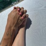 Evaluna Montaner Instagram – Empezó el mes de mi cumple y se ve lindiii. 
1. Papi e Indi en la “mimina”. 
2. Leer leer leer y 🍹. 
3. @tattooandwalls me tatuó una ranita. 
4. Y esa misma noche @camilo rescató dos ranitas chiquititas que estaban atrapadas. 
5. Regalo de cumple de @camilo adelantado 🙊😻
6. 💚 
7. Broncearme es mi pasión. (Tranqui tranqui…me cuido la piel) 
8. 🍻 
9. “Bailar bailar”
10. “Volví a la vida cuando me besaste” 💋