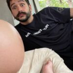 Evaluna Montaner Instagram - Mi esposo mío. El papá de mi hija. Mi mejor amigo!! Estás cumpliendo años y no sé qué te puedo decir que sea suficiente para que sepas lo que siento por ti. Simplemente te diré que es un privilegio amarte y ser amada por ti. Es un privilegio poder compartir este día contigo otra vez. Primer cumple donde te despierta la palabra “papá” y eso es un sueño hecho realidad para mí. Te amo cada día más. Feliz cumple maibeibi🤎 (Tribu, de nada por la ultima foto)