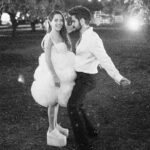 Evaluna Montaner Instagram - 4 años de casados @camilo. Es un honor y un orgullo ser tu esposa. Sabíamos que esta canción saldría el día antes de nuestro aniversario y quise hacerle un homenaje a esos cuatro años tan fantásticos poniéndome en el video el mismo vestido que me puse para bailar contigo toda la noche ese 8 de Febrero del 2020. Te admiro y te amo cada día más. (Las que están en blanco y negro son las de nuestra boda y las de color de nuestro video de #PLIS ) 🙏🏼