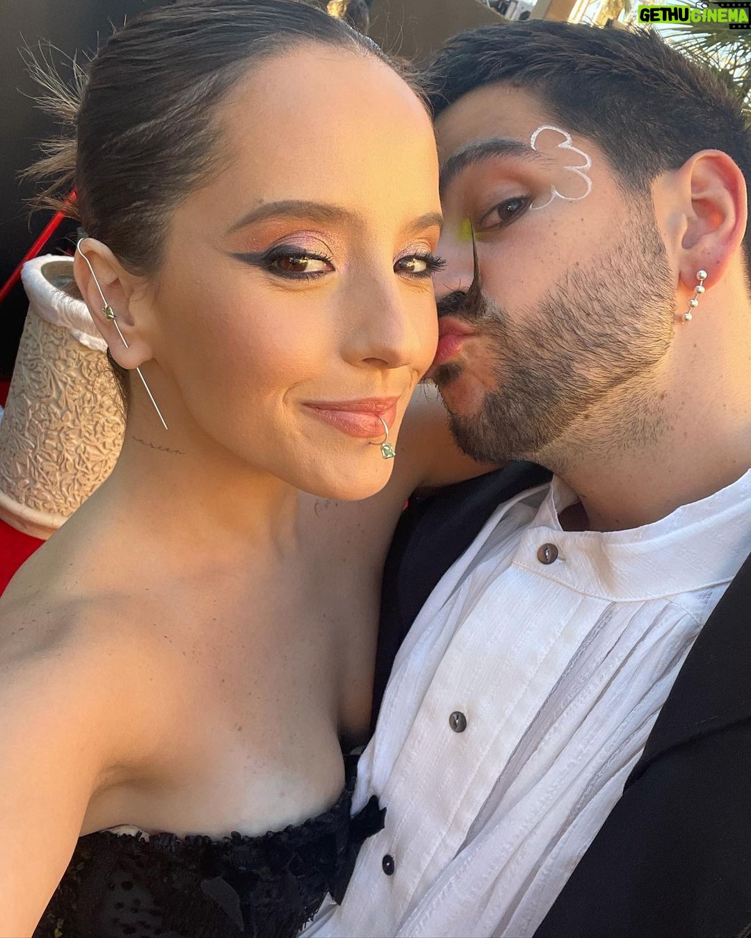 Evaluna Montaner Instagram - Primera vez en los Latin Grammy como papás! Nos nominaron con la canción que lleva el nombre de nuestra hija y ella vino a celebrar esta noche con nosotros. Amo ser tu date @camilo. ❤️🔥