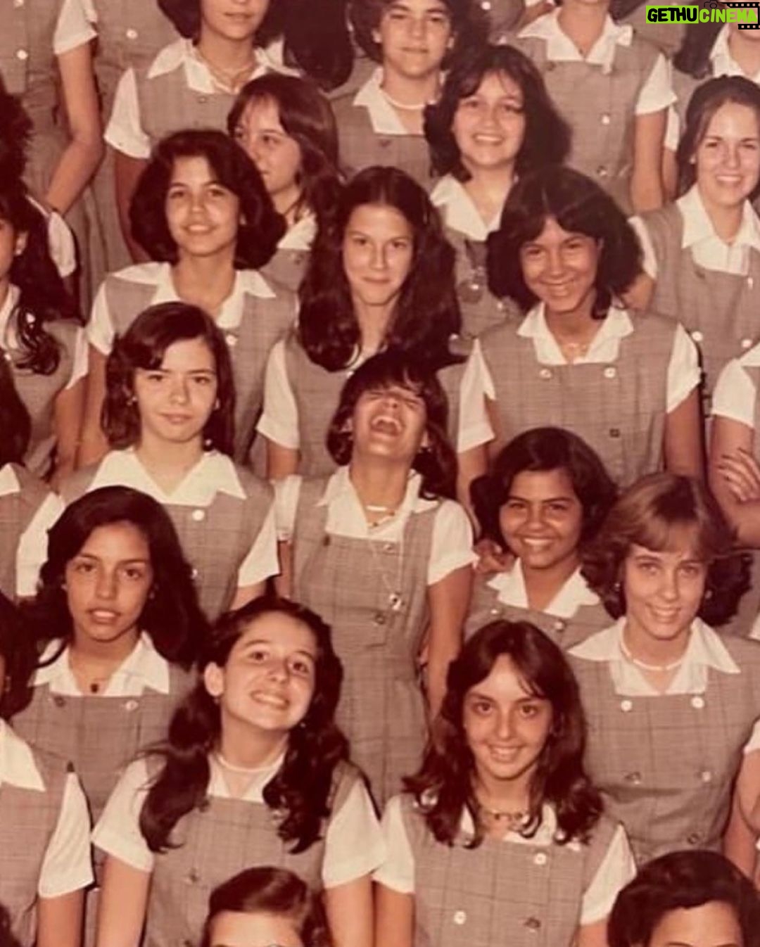 Evaluna Montaner Instagram - Desde que Índigo me hizo mamá, admiro, amo y respeto a la mía 100 mil veces más. Amo nuestra relación mimi. La primera foto es ella acompañándonos en mi trabajo de parto, la segunda la representa (encuéntrenla), y la tercera soy yo dedicándole el concierto de hoy, orgullosa de la mujer que soy gracias a ella. Feliz cumple @marlenesalome. Te amo.