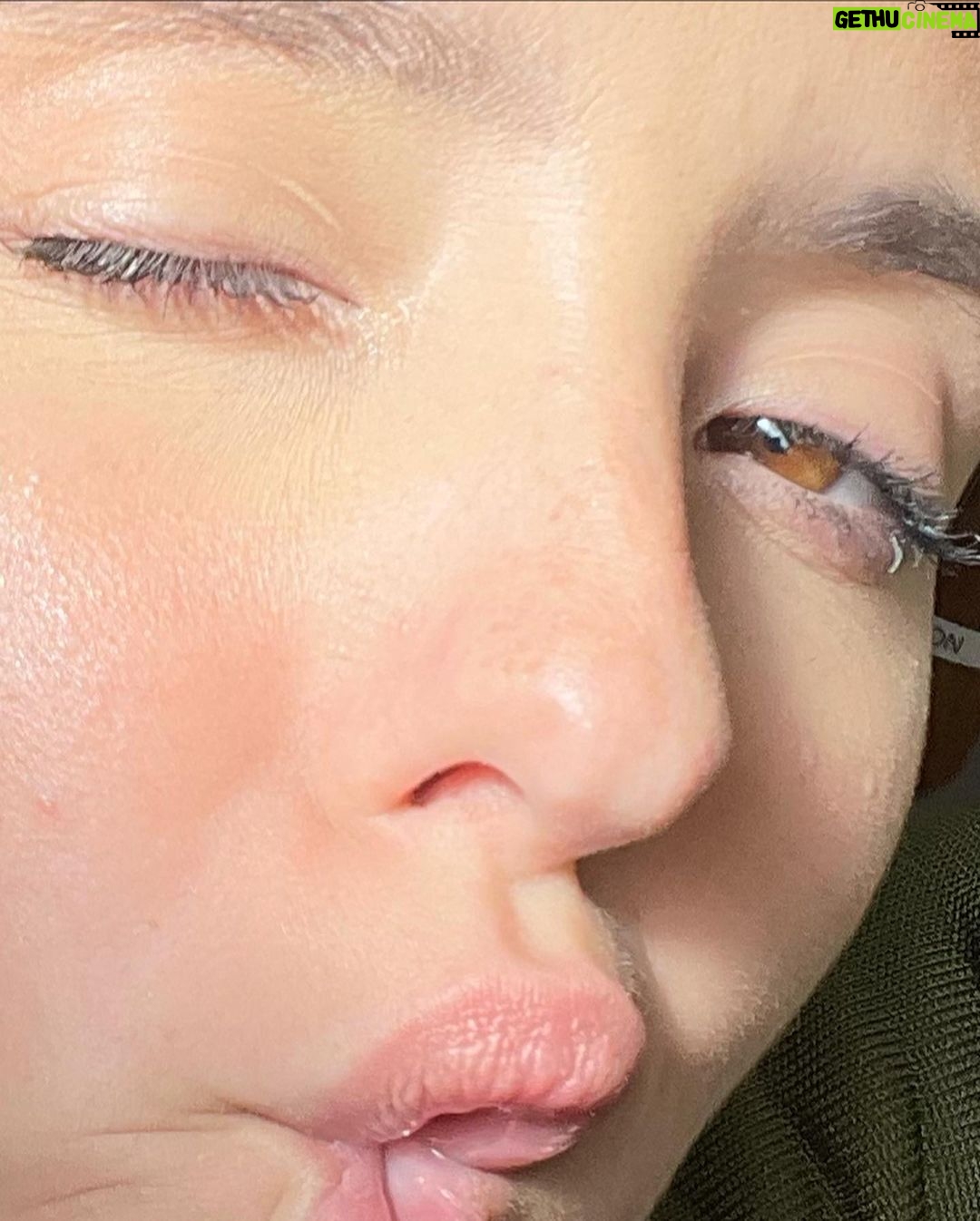 Evaluna Montaner Instagram - Me pinté el pelo del color de mis ojos en Buenos Aires. 🪴