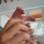 Evaluna Montaner Instagram – Índigo nació. Dios estuvo presente en cada segundo del parto en nuestro hogar.
Es una niña feliz y curiosa.
Evaluna es la mujer más fuerte, virtuosa, y valiente que ha pisado este planeta. Todo mi respeto, mi servicio y mi entrega a la reina de esta casa!
Gracias por todos sus mensajes, sus oraciones y los borbotones de amor y luz que han enviado hasta acá!!
Creció La Tribu ⛺️🔥☁️
(Soltando el teléfono otra vez para hacer otra siesta los 3)