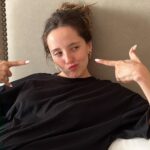 Evaluna Montaner Instagram - La última foto es el resumen de lo que es salir de tour siendo papás 💩