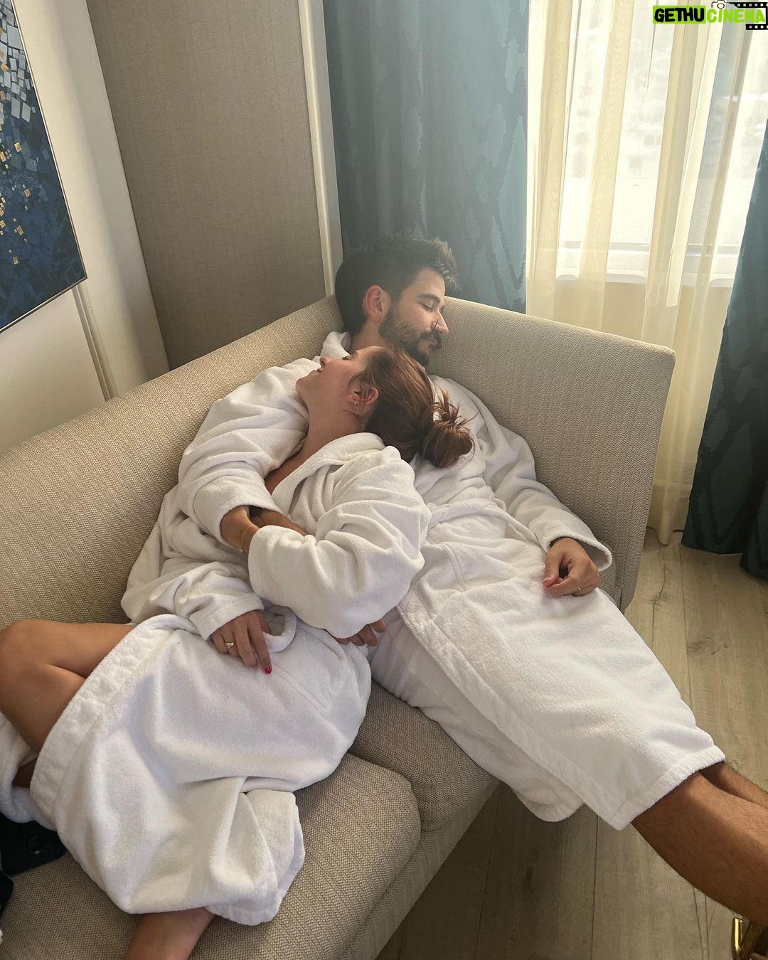 Evaluna Montaner Instagram - Volviendo a casa. Aunque no se puede volver a casa cuando ya estabas en casa. ⛺️🔥 A descansar unos días y ya casi nos vemos Centroamérica y México! 🌎