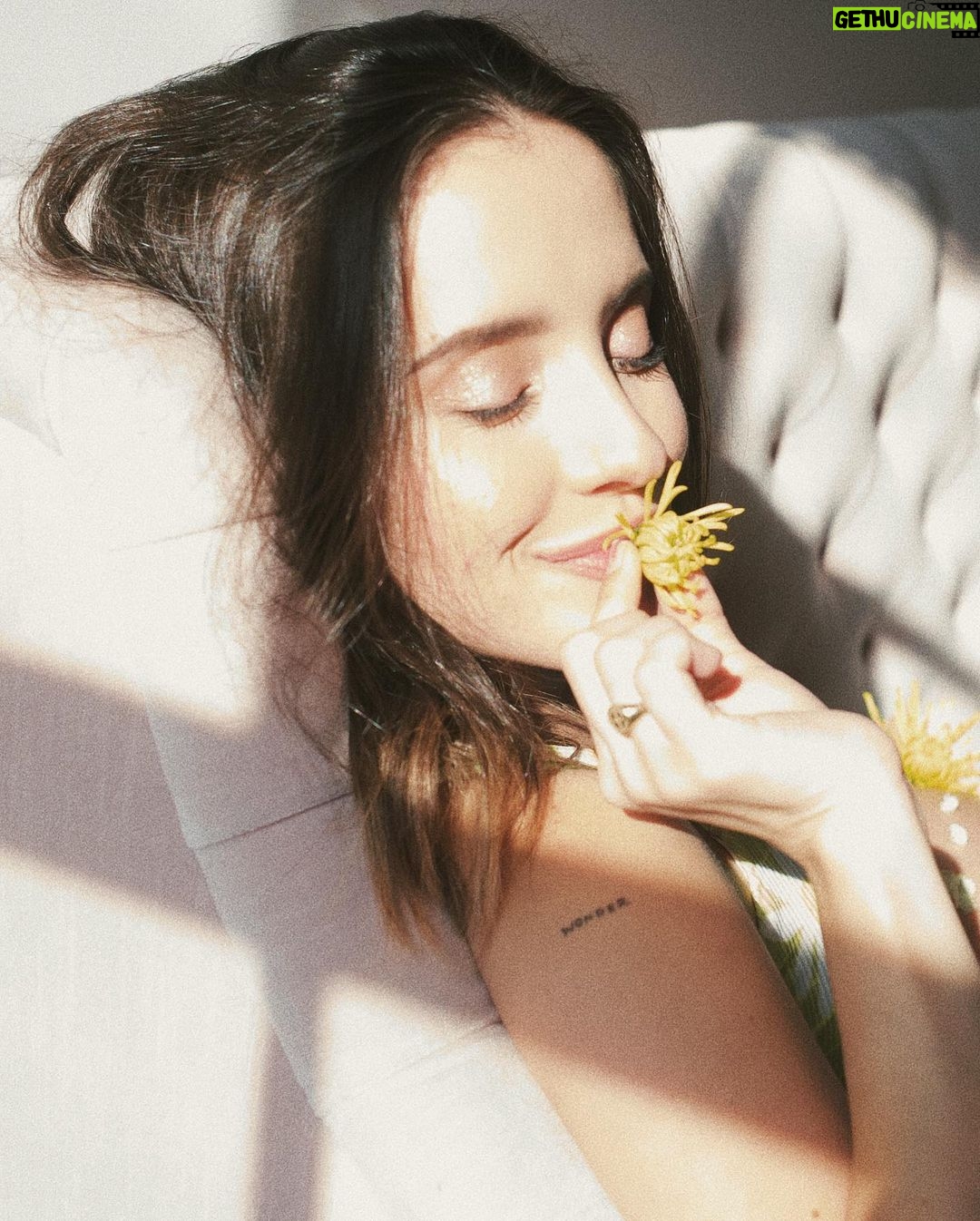 Evaluna Montaner Instagram - Yo🌜 Aquí🌼 Ahora🍂