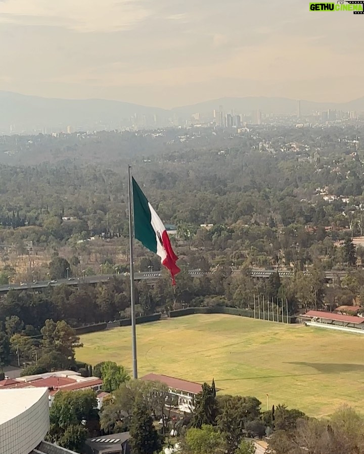 Evaluna Montaner Instagram - Eso de “vayámonos de acá, PLIS” no aplica hoy porque no nos queremos ir de Méxicoooooo. Amo estar aquí 🇲🇽🙏🏼