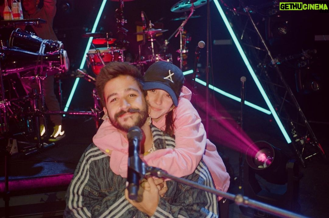 Evaluna Montaner Instagram - De gira... pero si estamos juntos y con ustedes, es como estar en casa. 🏠 Ayer y hoy 🇵🇷 Diciembre 7 y 8 🇩🇴 Diciembre 9 y 10 🇨🇴 Diciembre 12, 13, 14, 15, 16 y 17 🇦🇷 Diciembre 27, 28 y 29 🇲🇽