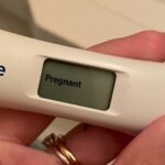 Evaluna Montaner Instagram - Y ahora todo huele y sabe mejor… VAMOS A SER PAPÁS! No veíamos la hora de compartir con ustedes la noticia más hermosa que hemos recibido. Dios nos escogió para ser los papás de Índigo y nos sentimos muy afortunados de verlx llegar y florecer! Los amamos y gracias por acompañarnos en cada paso siempre. 💙💙💙 La Tribu está creciendo!! Camilo, Evaluna e Índigo.