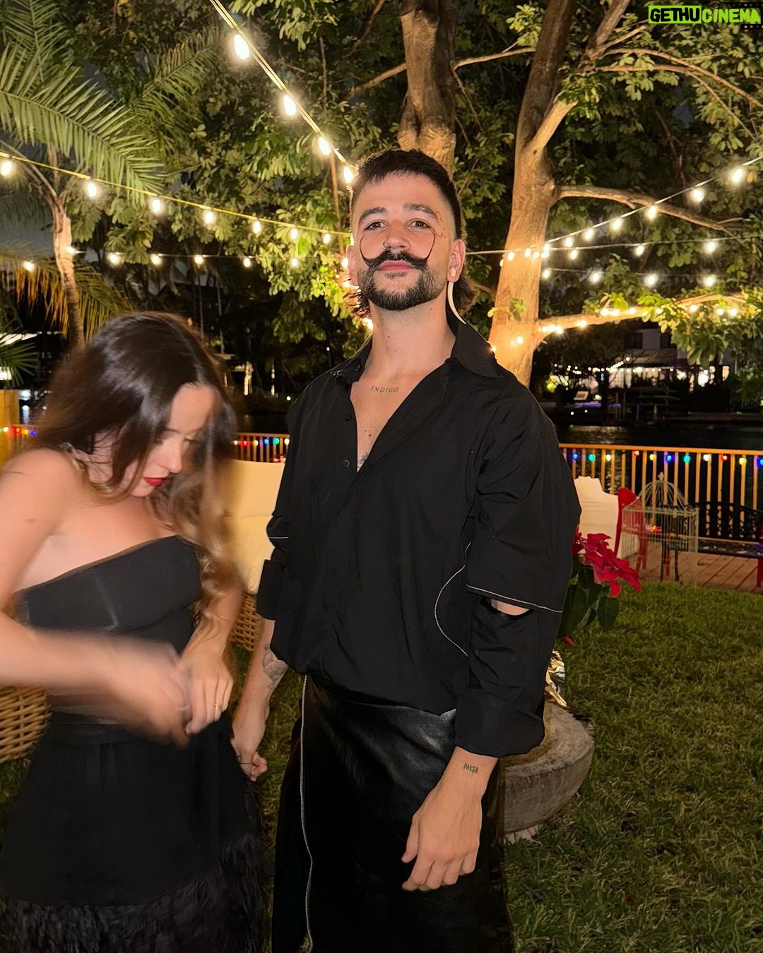 Evaluna Montaner Instagram - Que Dios se haga semilla y nazca como algo nuevo en los corazones de todos los que lo necesitamos. Feliz Navidad de nuestra familia a la de ustedes🎄