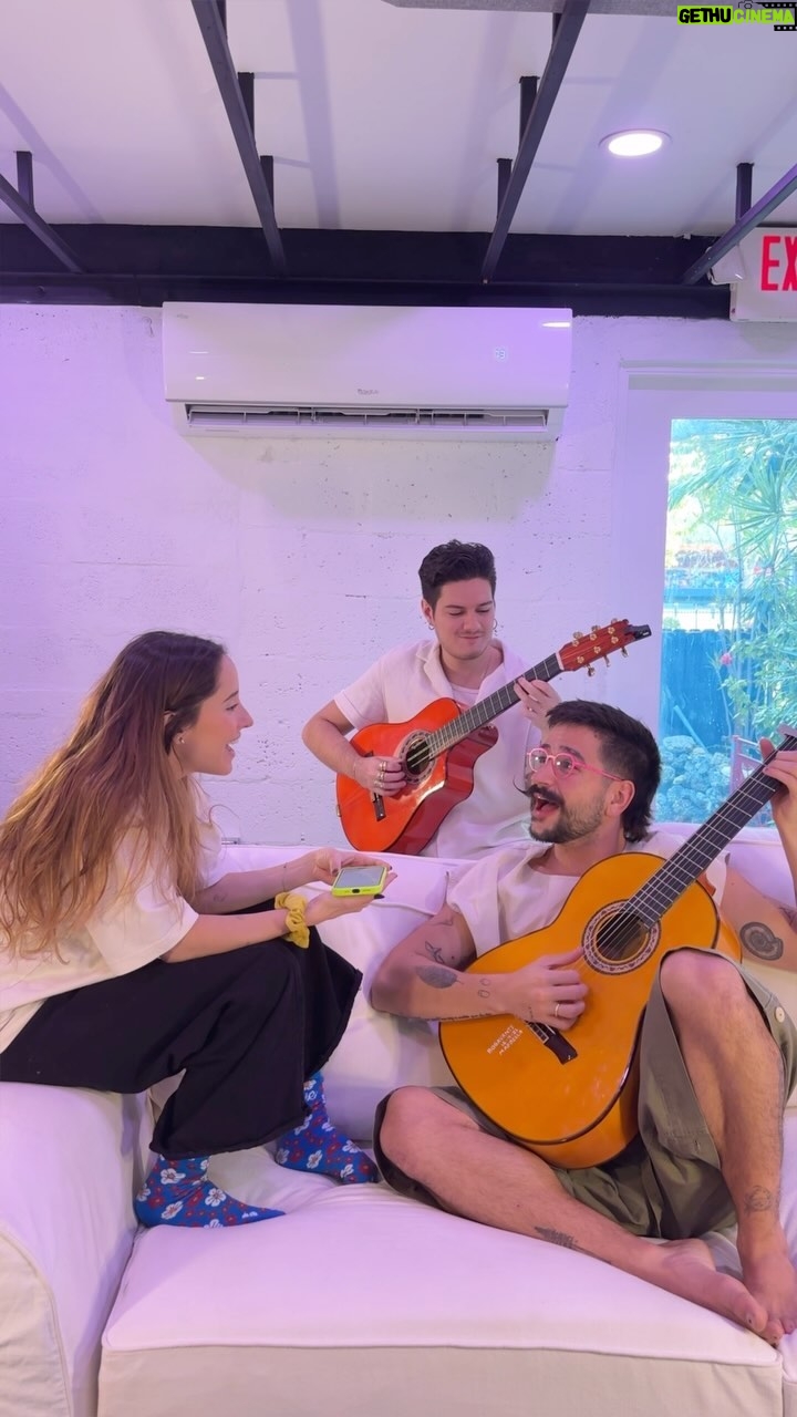Evaluna Montaner Instagram - Y con ustedes: el coro de nuestro nuevo temaki🙏🏼 bye
