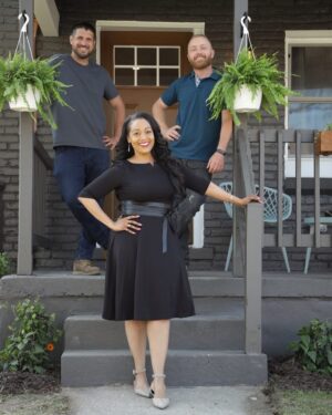Evan Thomas Instagram - Who’s ready for some new #bargainblock?! Tonight I surprise Keith with something special and he dedicates a house to yours truly…in the most Keith way possible 🤨 😂

TONIGHT at 9/8c on @hgtv.